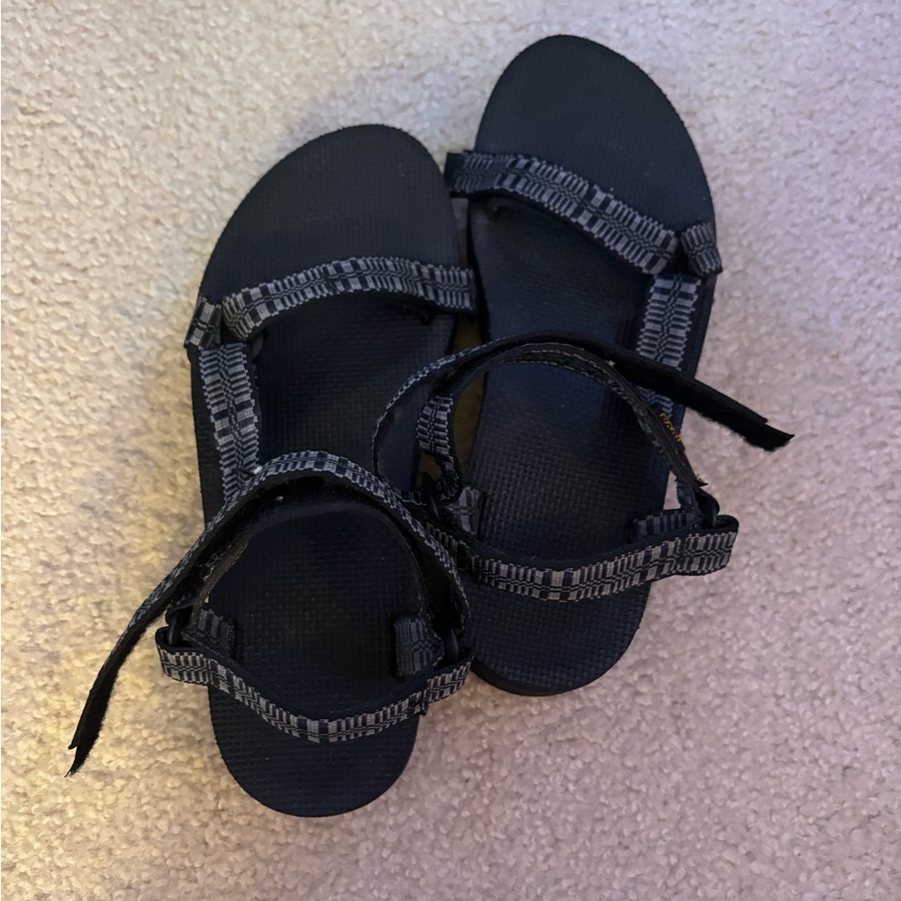 Tevas - Picture 2 of 3